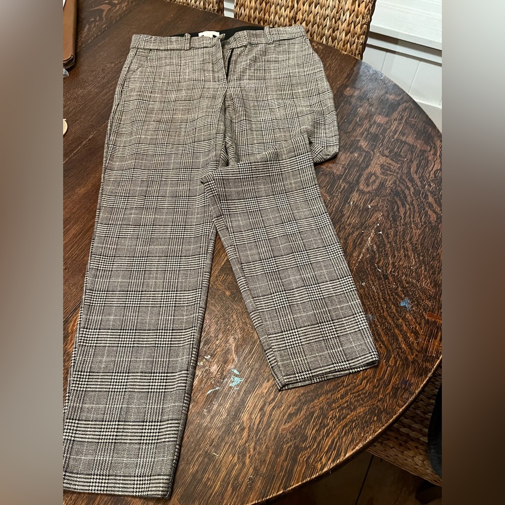 Women’s classic H & M plaid dress pants